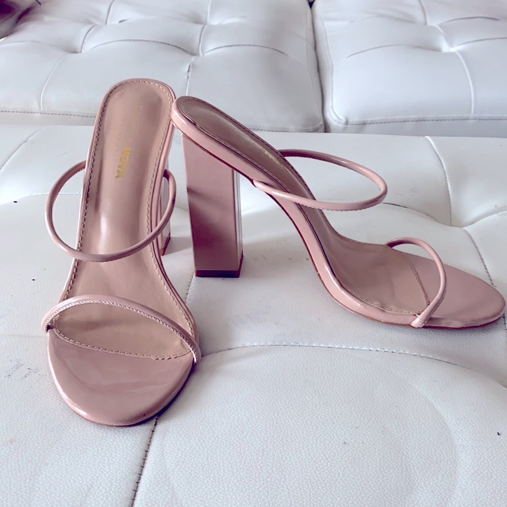 Nude heels size 8.5 never worn